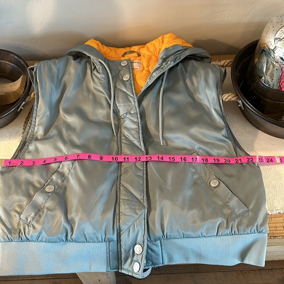 We The Free Vest 💛🥶💛 - Picture 10 of 12